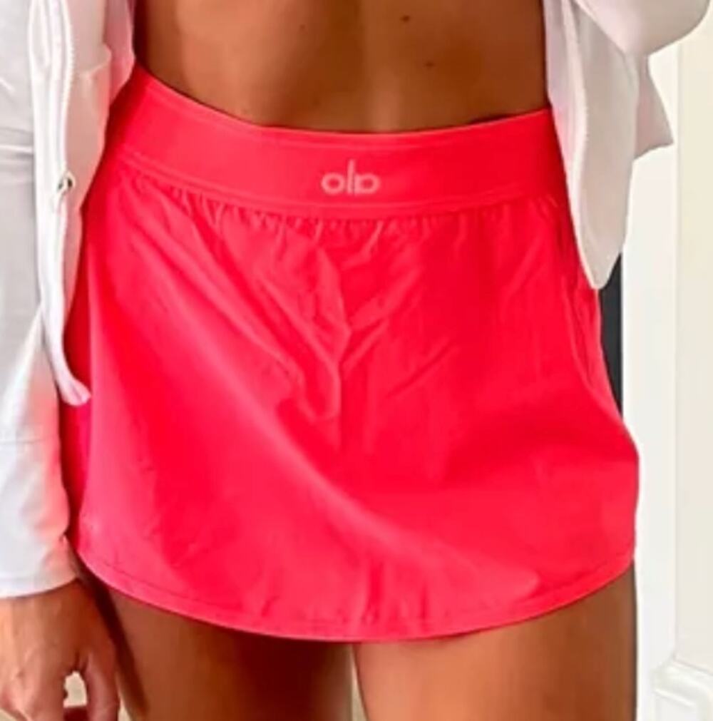 Alo Match Skirt in Fluorescent Pink Coral size Medium, perfect condition